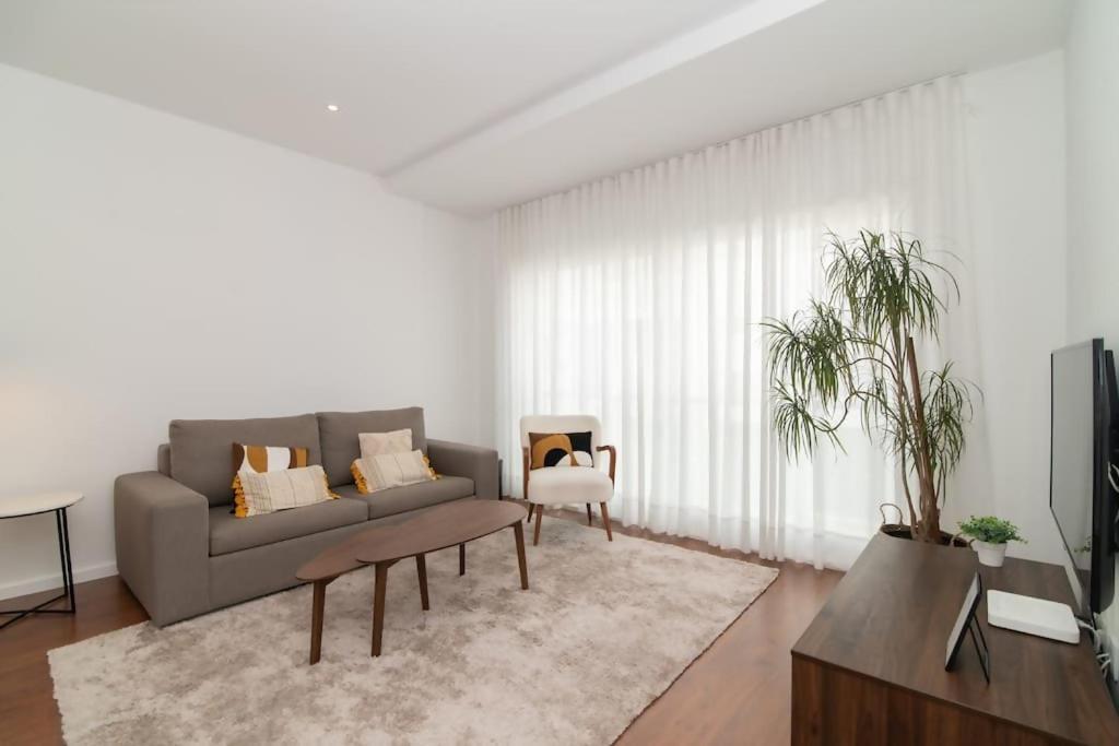 Cozy Sea View Apartment Near City & Airport Понта-Делгада Екстер'єр фото