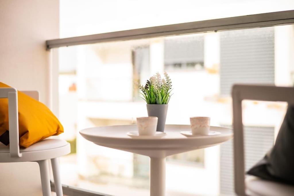 Cozy Sea View Apartment Near City & Airport Понта-Делгада Екстер'єр фото