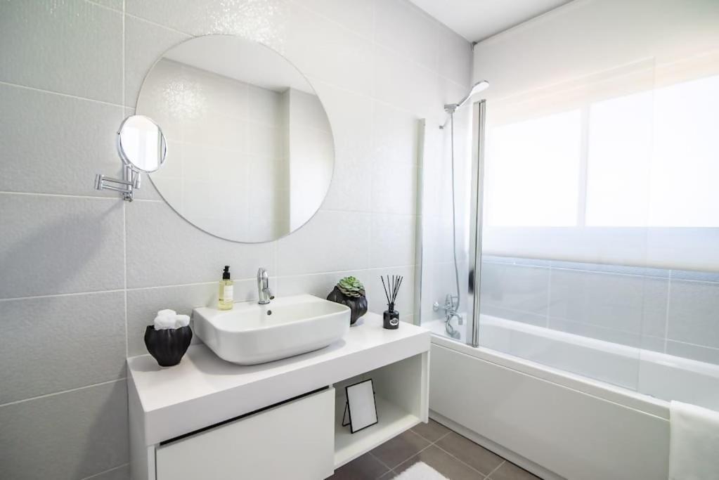 Cozy Sea View Apartment Near City & Airport Понта-Делгада Екстер'єр фото